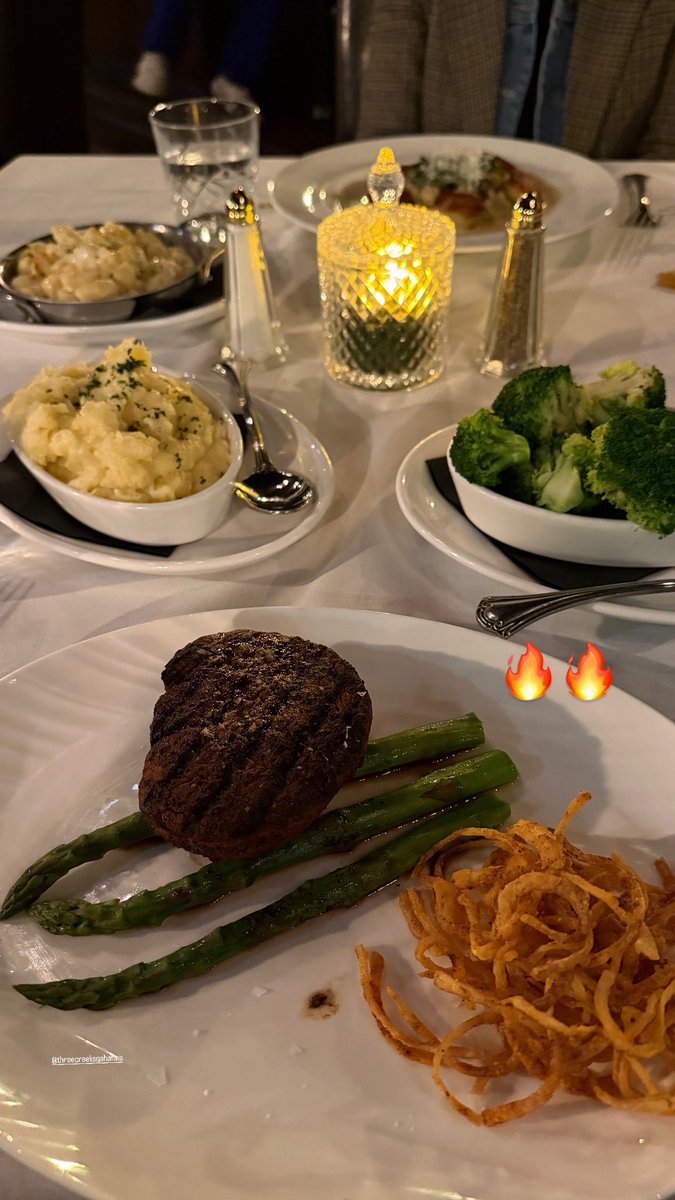 BraylenNash's tweet photo. Had to sneak in a little family time between the Big Ten Tournament and the NCAA Tournament. Met my parents for an amazing meal and Ioved the 8oz Choice Barrel Filet! Thank you to Three Creeks Gahanna for having us! #MarchMadness #GoBucks #Gahanna #614Eats https://t.co/fmBvcjyTyi