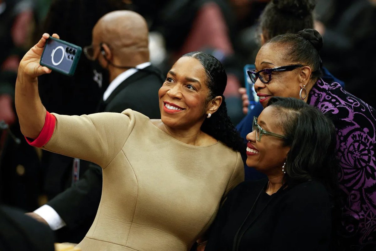 Political Polls tweet media