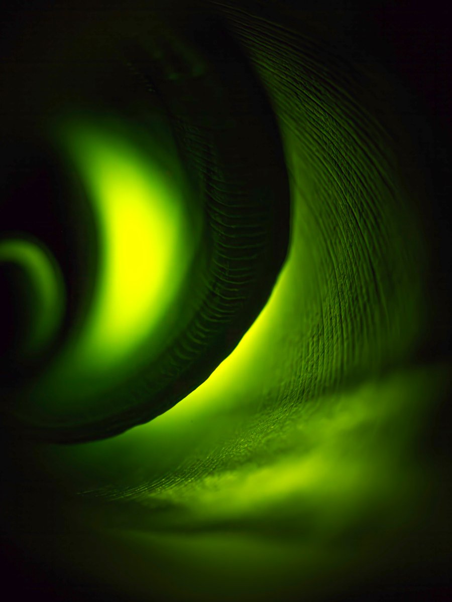 kommanderkarl's tweet photo. Got some sick macro photos today. Water bottle condensation backlit with HyperX mic, and a curled palm bush leaf. https://t.co/wSzYxQLUE8