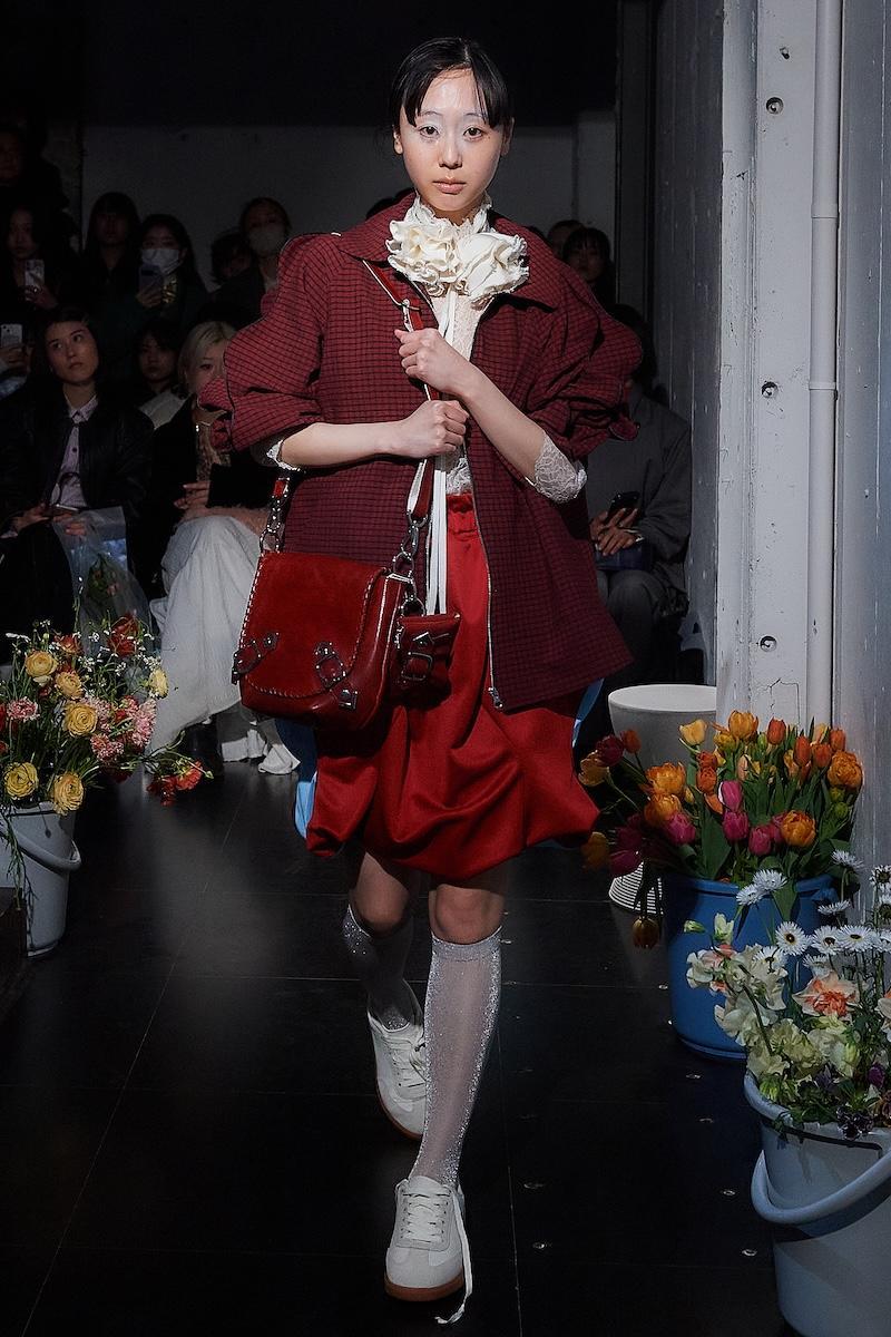 wwd_jp's tweet photo. 【ルック】「ホウガ」2026-27年秋冬コレクション
https://t.co/jXZ2SojEwp https://t.co/SV2oGHS95t