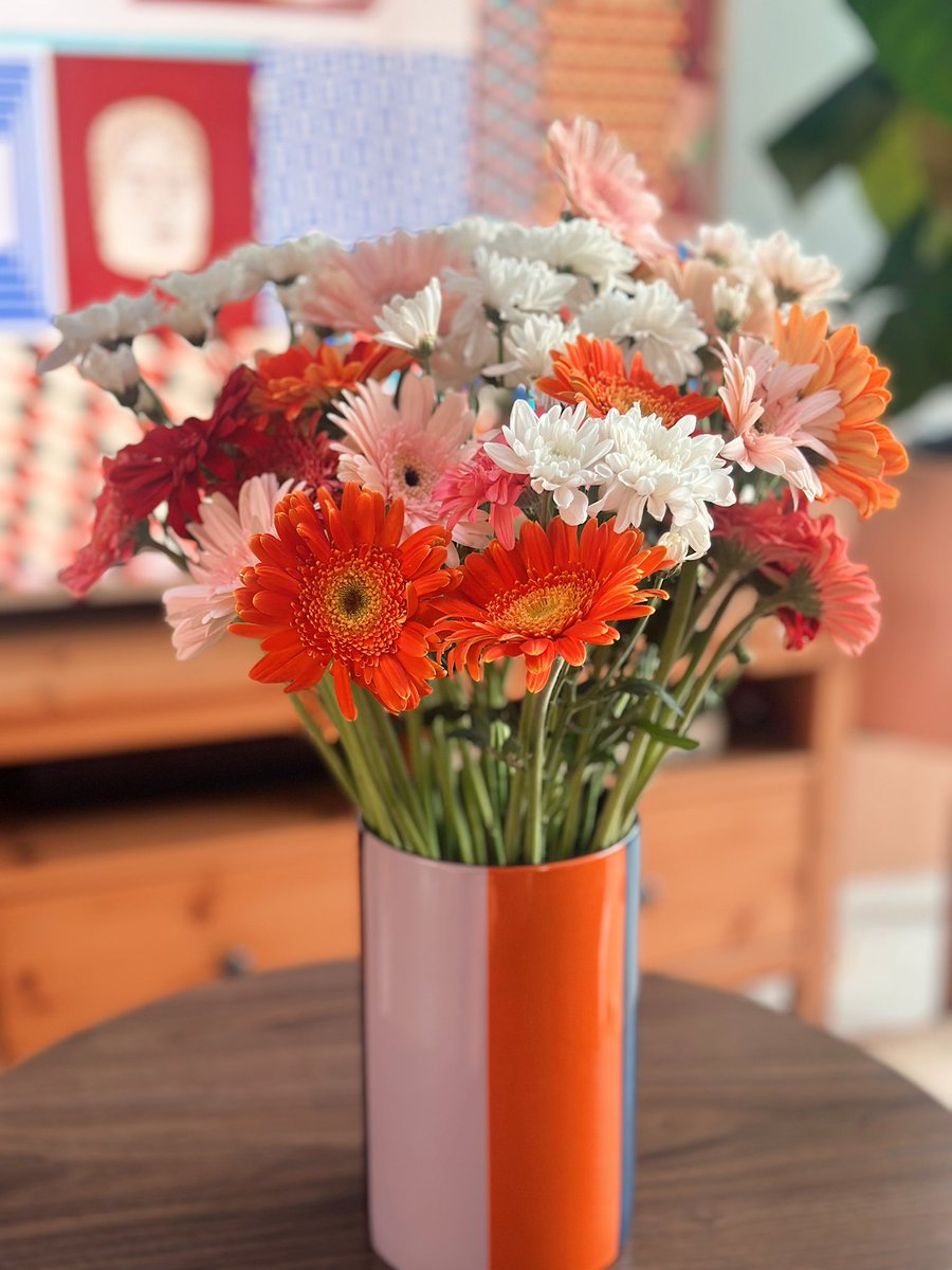 D I E L A tweet media