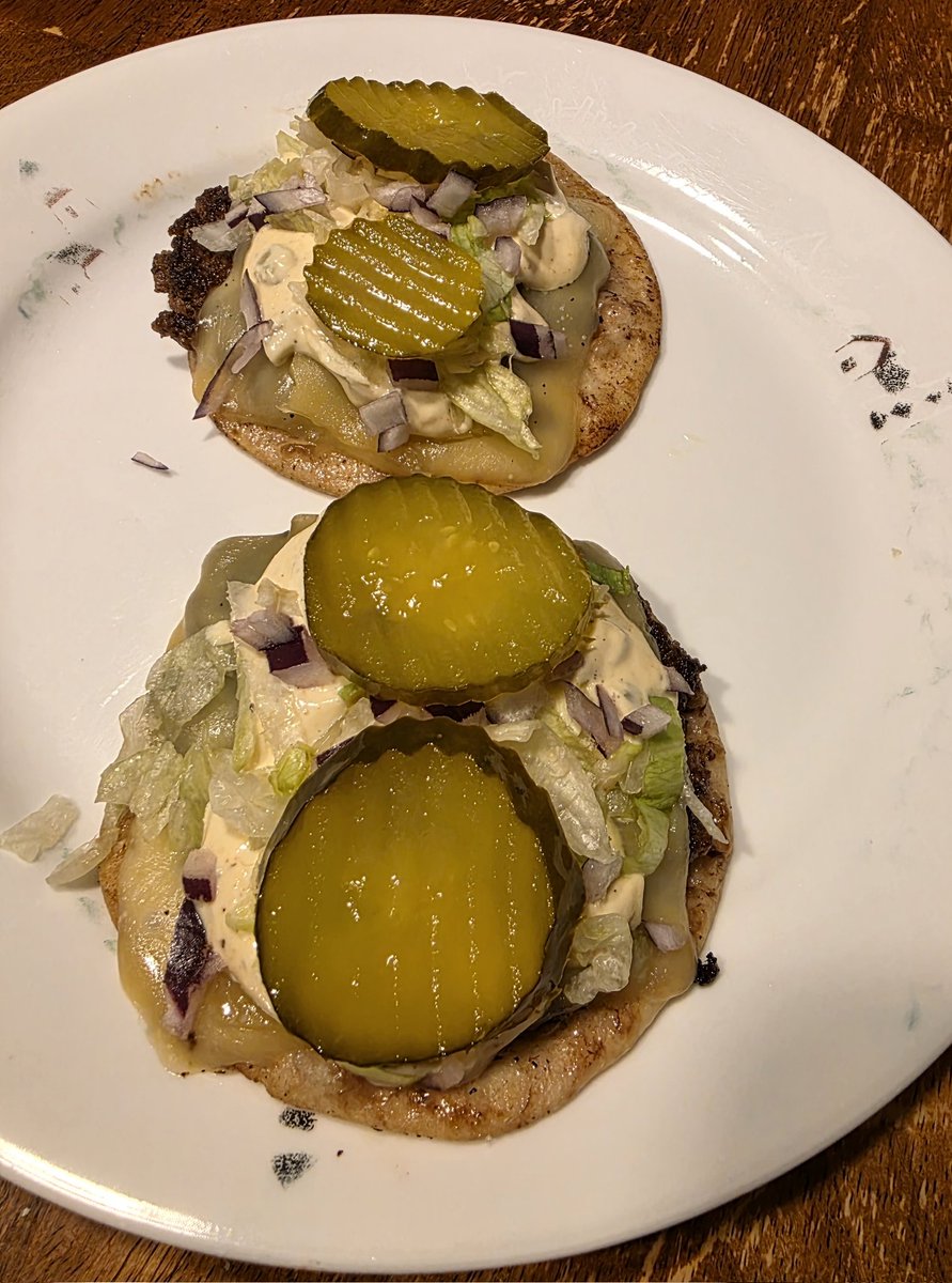 PenningWyse's tweet image. It is Taco Tuesday but I wanted Smash Burgers 🤷‍♂️😂.

Smash Burger Tacos with Havarti, Burger Sauce, Lettuce, Onion and Dill Pickle Chips.

#foodie #smashburgers #Tacos