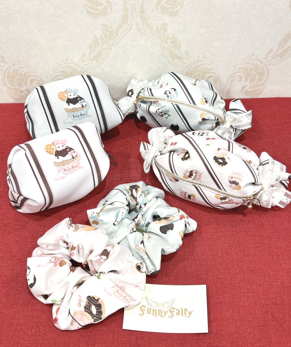 chouchou_nagoya's tweet photo. 🎀໒꒱funnyfairy໒꒱🎀

💝新作入荷💝

🍒🍰 あにゃ。さんコラボ🍰🍩

スイーツにひょこっと潜む
みんなの心に寄り添う
不思議ないきもの…
フラッピィが可愛らしい
雑貨も入荷しております💖

通販🔻
https://t.co/5wiigu8BnW

#ファニーフェアリー
#ロリィタ
#シュシュアンジュ名古屋店 https://t.co/cWMRy9apJq