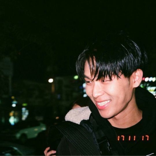 i need a tweet media