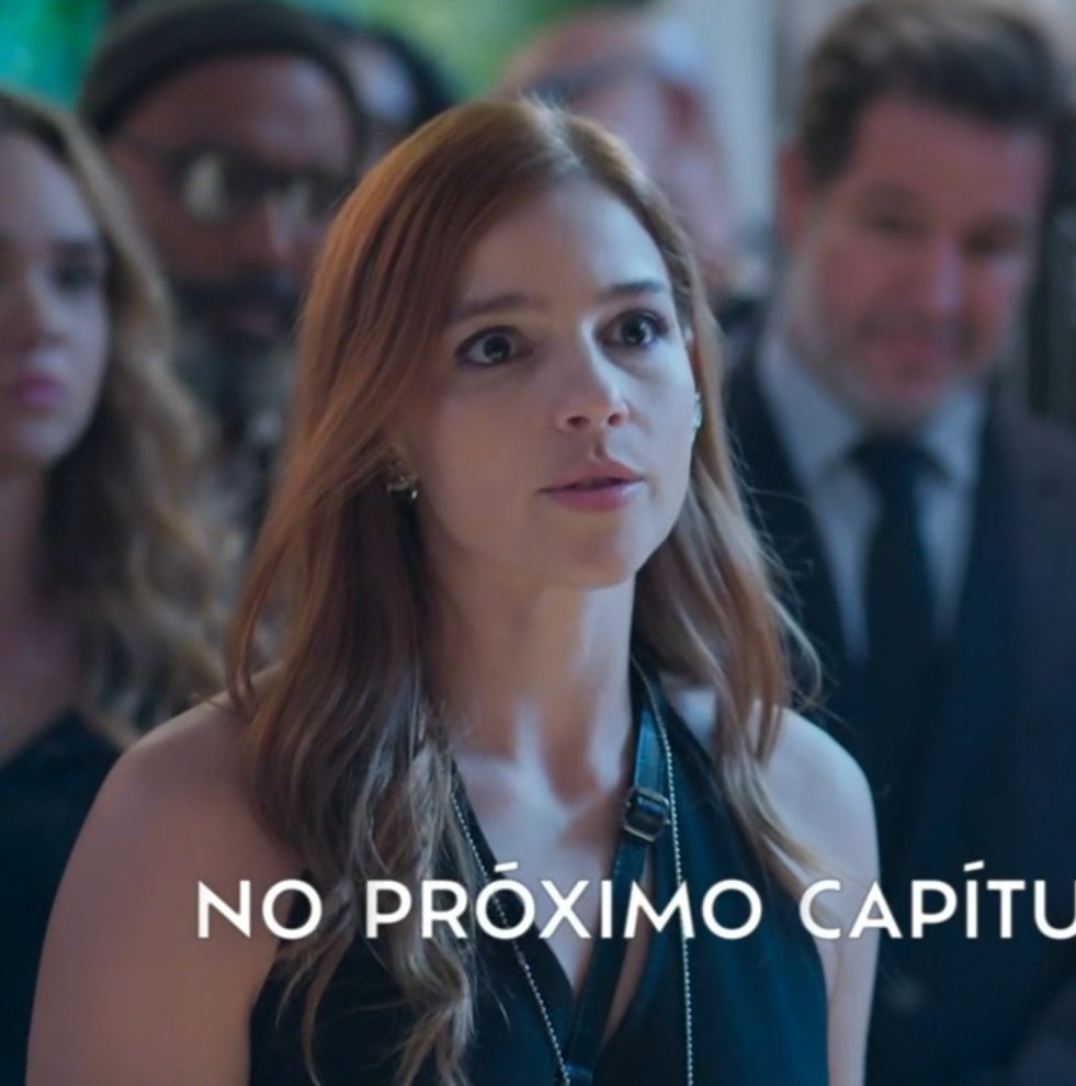 faria qualquer coisa que essa policial mandasse, iria prese sem reclamar de nada