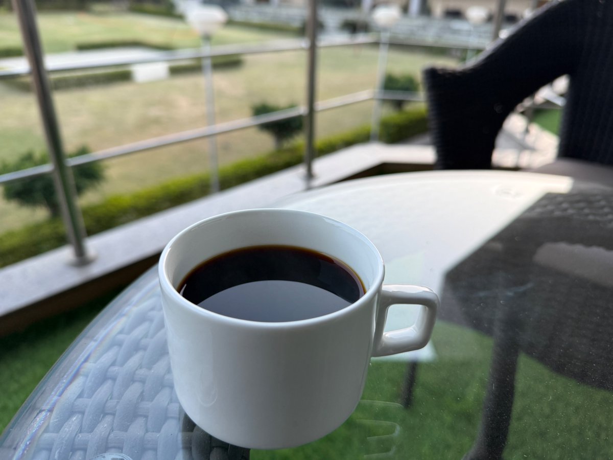 KavisMusings's tweet photo. Coffee drinkers are better thinkers. I have no evidence for this. I do have a second cup. https://t.co/HVA3DEI0HH