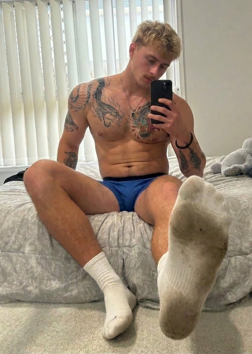 Selling these dirty, disgusting, smelly white socks to a lucky sub in my DMs! 💵🏧

Get them while they still reek with my foot scent! 🤣🧦