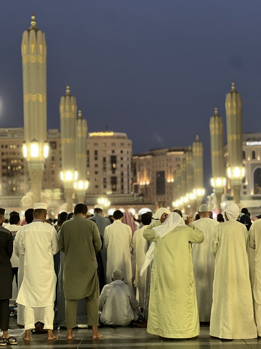 الختمة اليوم كأنه حلم الواحد يتمنى طول السنة رمضان بالذات بالحرم مشاعر غير وتفاصيل تأسر القلب وجمال تلاوات ائمته يالله ما أجملها من ليالي وما اثقل فراقها على القلب 💔

"اللهم أعد رمضان علينا اعوام عديدة ونحن بصحة وعافية الحمد لله الذي بلغنا عظم هذي الأيام"