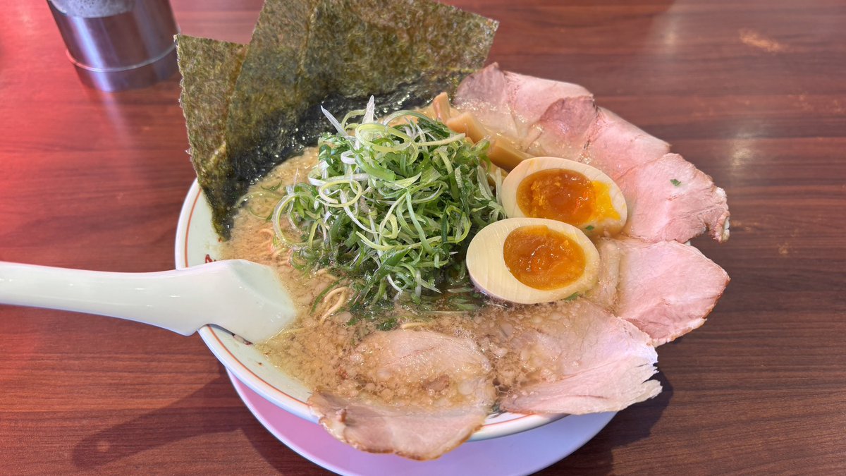 京都北白川ラーメン魁力屋 日野万願寺店
京都背脂醤油”極み”全部のせラーメン
大
これは今日！魁力屋ってあっさり系のラーメン屋だったのかな？