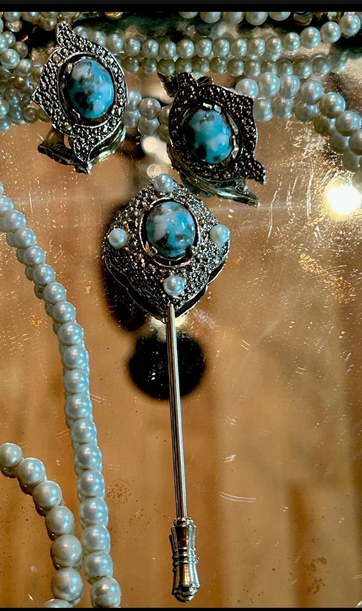 DARLINGXXDARLA's tweet photo. #SarahCoventry #VintageJewelry #TurquoiseJewelry #VintageEarrings
#ClipOnEarrings #StickPin #MidCenturyJewelry #VintageSet
#StatementJewelry #EstateFind #TimelessStyle Vtg Lot Sarah Coventry Turquoise Pearl Clip Earrings Stick Pin https://t.co/Dixn06tVlf #eBay via @eBay https://t.co/ut8cOPHYVA