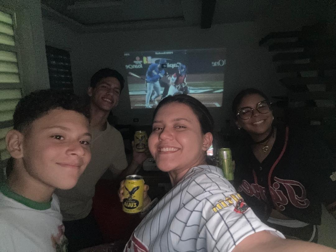 danielsn_t's tweet photo. DE ARAGUA PARA EL MUNDO VIVIENDO EL MUNDIAL CON TELEVEN TE AMO VENEZUELA @Canal_Televen #beisbolxteleven https://t.co/xRctobL04s