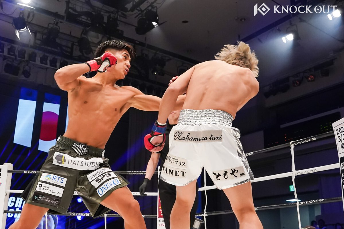 KNOCK OUT 3.14 後楽園ホール（レポ）：晃貴、森岡悠樹にダウン奪われるも1R逆転KO勝ち。風羽、前王者Kihoに判定勝ち。“狂拳”迅、3連続1R KO勝ちしREDフェザー級王座戦要求 boutreview.com/3/reports/item…
遅くなりましたがレポ掲載しました。写真はオフィシャル提供です。