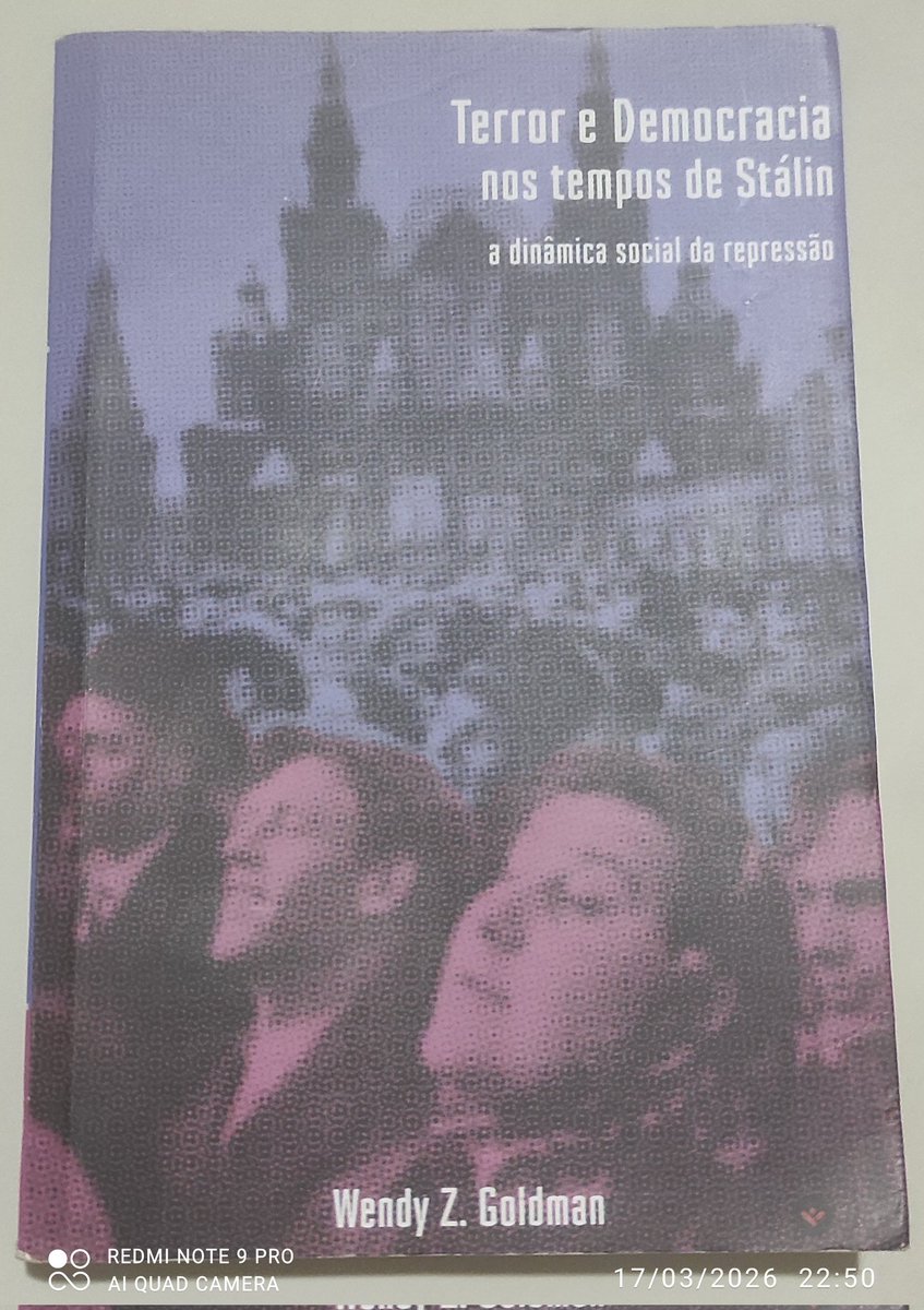 Finalizado a 4° leitura do ano. C as novas descobertas dos arquivos russos, até mesmo os estudiosos q vêem o chamado Grande Terror cm uma série de ações punitivas dirigidas centralmente dificilmente podem negar, agora, a presença d uma dimensão social e d massas neste fenômeno.
