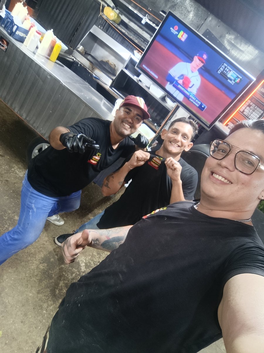 Alejandro tweet media