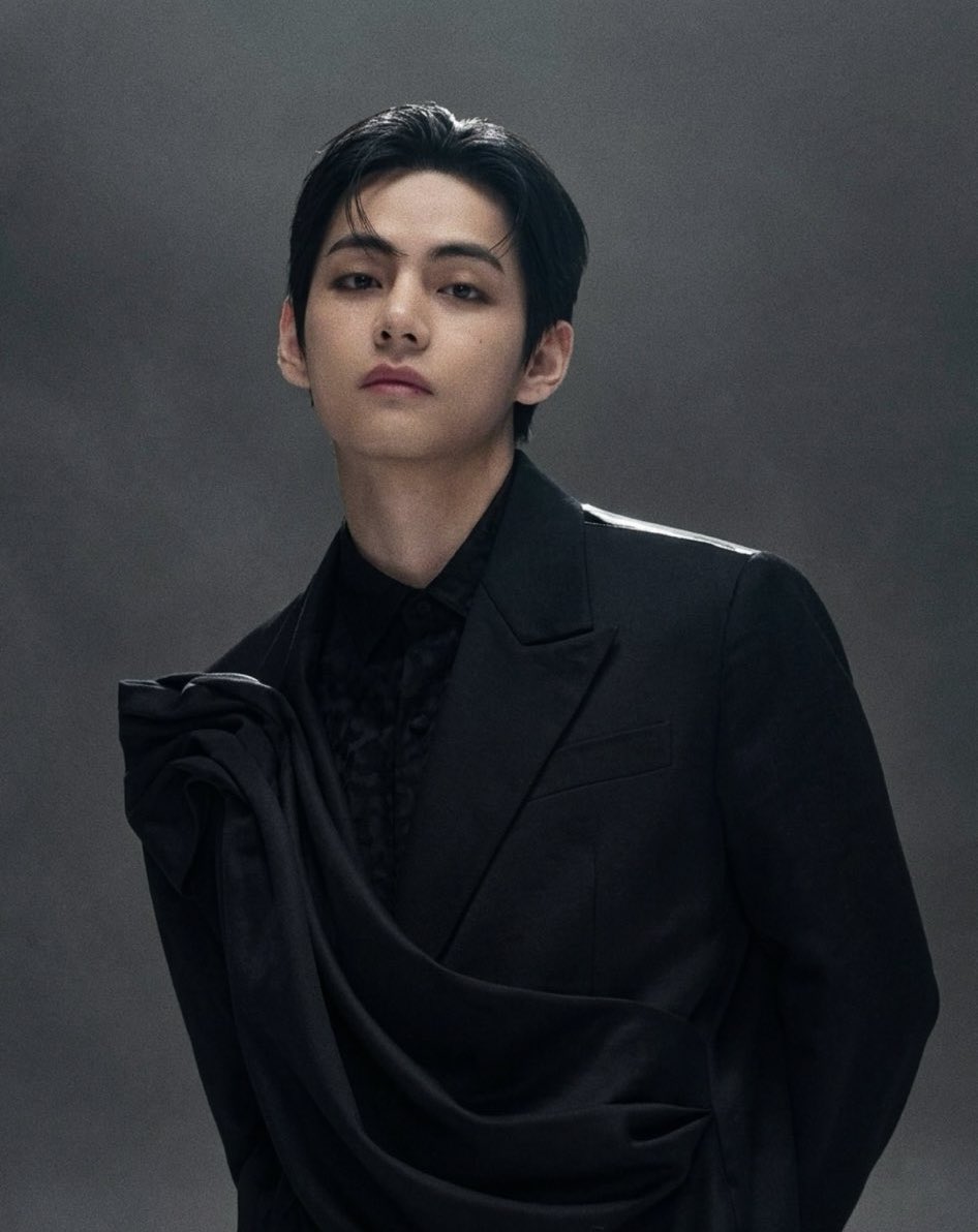 Taehyungimpact's tweet photo. BIG V https://t.co/pTmHfEeJOr