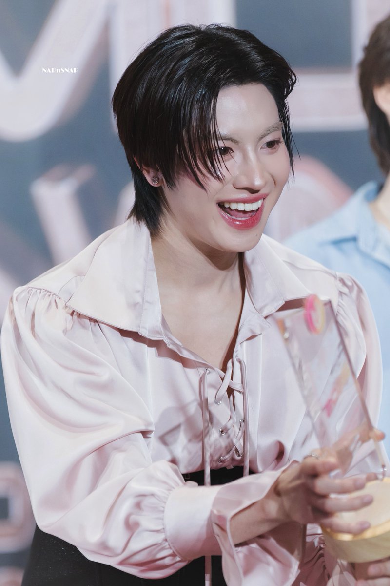 ได้เห็นเฟิร์สยิ้มทั้งตาทั้งปากมีความสุขขนาดนี้ ทุกอย่างที่ลุยมาคุ้มค่ามาก 🩷

FIRSTONE ROOKIE OF THE YEAR 
#TOTY2025xFirstone
#เฟิร์สวันเฟิร์สเลิฟเฟิร์สรุกกี้
#Firstone