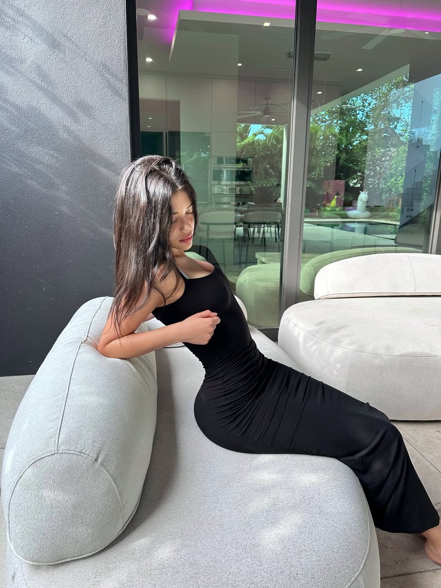 Vanessa Reinhardt tweet media