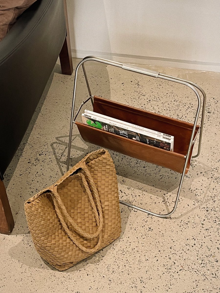 MEETVERDANT's tweet image. Woven, soft, effortless. 🤎
Your everyday go-to.

#wovenbag #minimalstyle #everydaybag #slowfashion #neutralaesthetic #trendingnow #fashionstyle