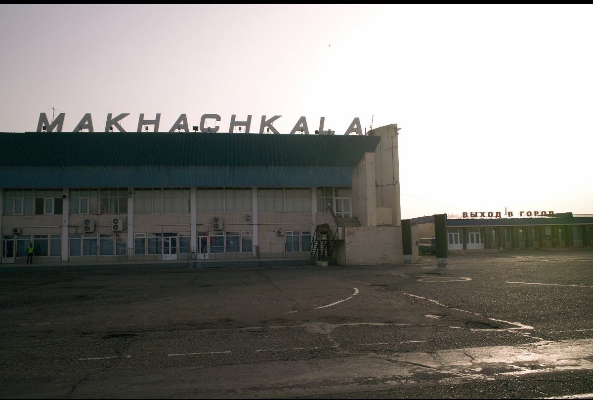 الحمدلله من قبل و من بعد تنافست مع الزملاء في مجال الطيران في مطار Makhachkala
و قد حالفني الحظ بان اكون رقمي في الترتيب 4 و لعلها خيره و لعل ما كنت اطمح له في مكان آخر ما كانت الأقدار إلا في اجمل حال و القدر باذن الله تعالى يعيد ما راح 🌹
