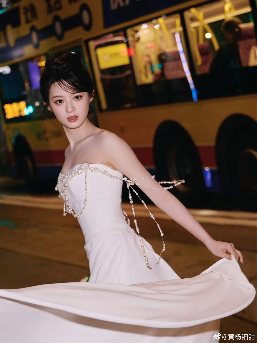 HYTTTHAILAND's tweet photo. ลุคร่วมงานวันนี้ของเถียนๆคือจึ้งสุดๆ เอาไปเต็ม100เลยค่ะ 🔥🔥💍

#หวงหยางเตี้ยนเถียน #HUANGYANGTIANTIAN #黄杨钿甜 https://t.co/5mmuppgMTQ
