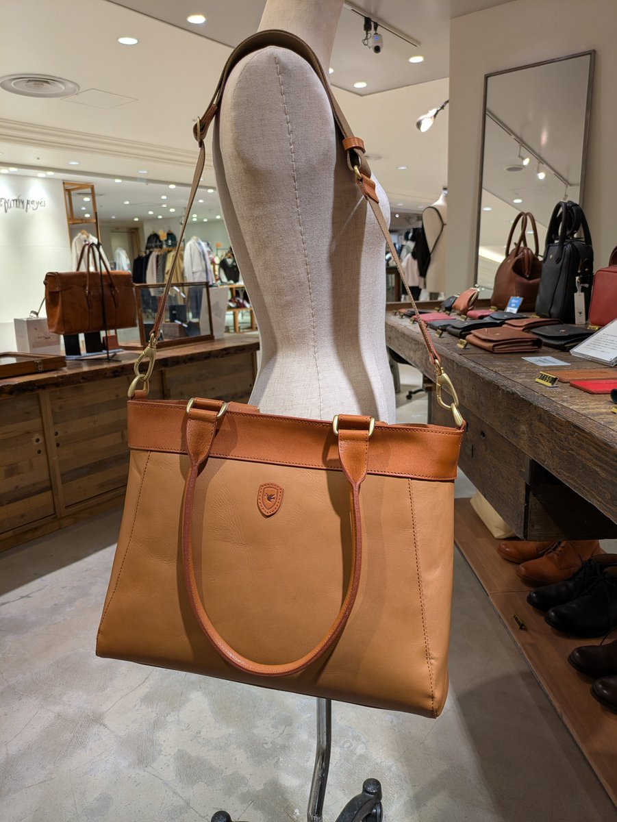 sot_store's tweet image. ／
📢横浜ジョイナス店
＼

会議も　
街歩きも
このバッグひとつでスマートに。
必要なものをすっきり収納できて、
どんなシーンでもスムーズに動ける頼れる相棒です。

#sot #bag #yokohama