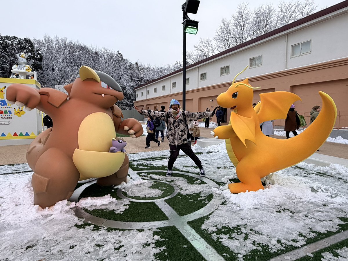 PokeLids's tweet photo. Another day another gift! 🎁 
I really felt like this statue and the details of the battlefield, were really well made! 👏
Follow and retweet for a chance to get this gift in #PokemonGO 😃

I’ll pick a winner in 24 hours! And then do another 💪 https://t.co/3CAQabgHfB