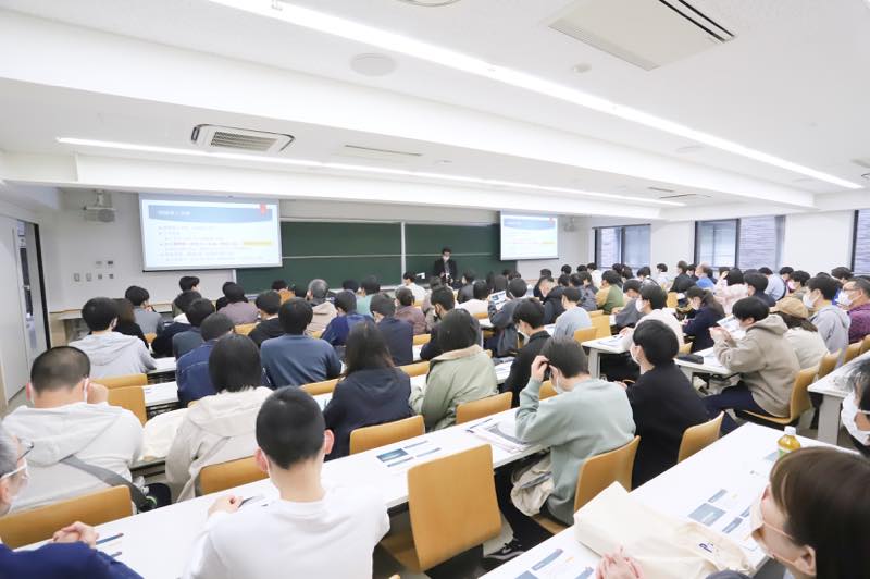 3月28日
【学部紹介】「情報理工学部の授業ってどんな感じ？」「組み合わせ自由な10コースとは？」「大学の研究とは？」など、パンフレットでは伝えきれない #情報理工学部 の魅力を在学生・教員がお伝えします！

1回目： 10:00-10:45
2回目： 12:00-12:45

#京都産業大学 #オープンキャンパス