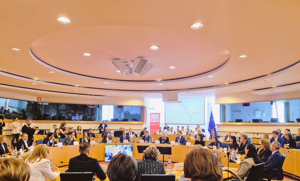 @ROCONECT tweet media