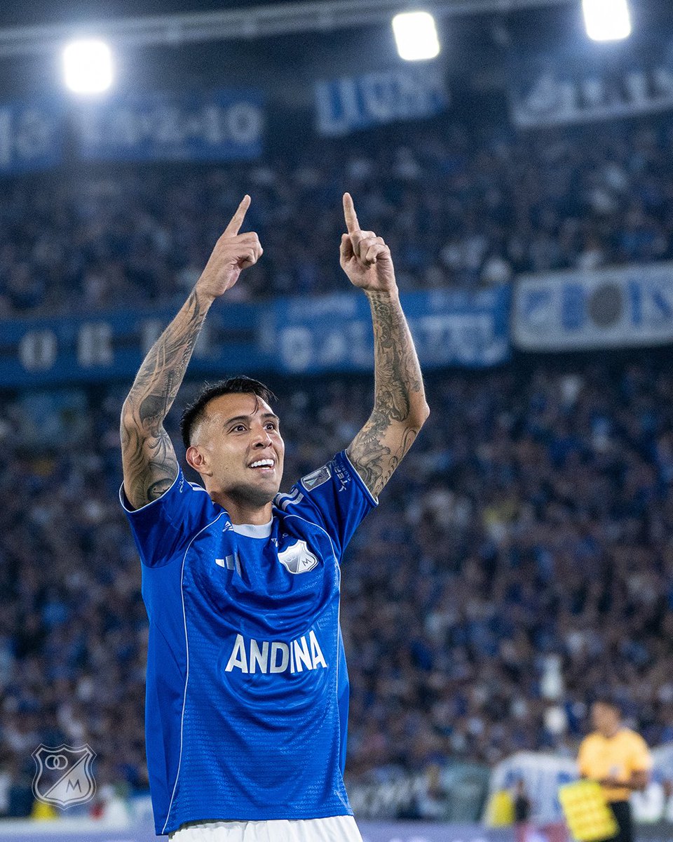 MillosFCoficial's tweet photo. El 'Tucu' Contreras, que loco que esta. 🤪🔥⚽️💙 https://t.co/Qm1YIAxDJD