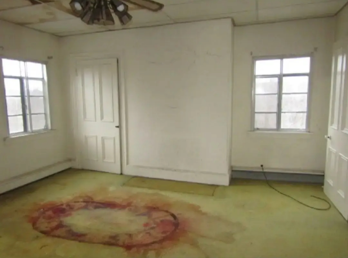 Wrong door tweet media