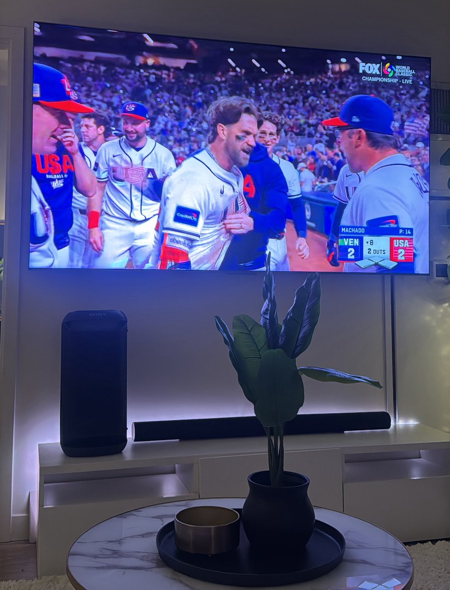 Annie Agar tweet media