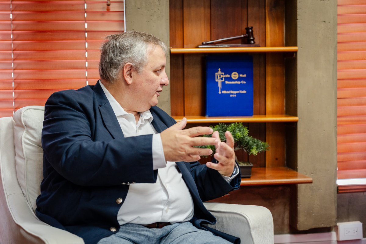 Universidad Rafael Landívar tweet media