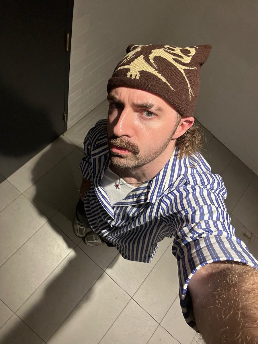 jacknormalgirl's tweet image. I rlly dnt have shit 2 say atp😅😂😂😭 #hat