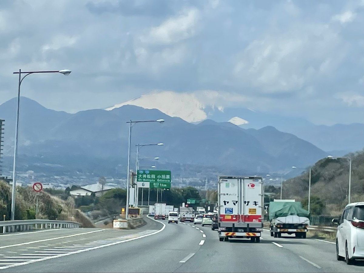 Heading to Shizuoka
第3回障がい者立位テニス東海大会の現地視察打ち合わせのため静岡市に向かっています。 雲が多い天気ですが富士山が少し見えました。
#jasta #parastandingtennis #adaptivestandingtennis #立位テニス #有度山総合公園運動施設 #多様化テニス