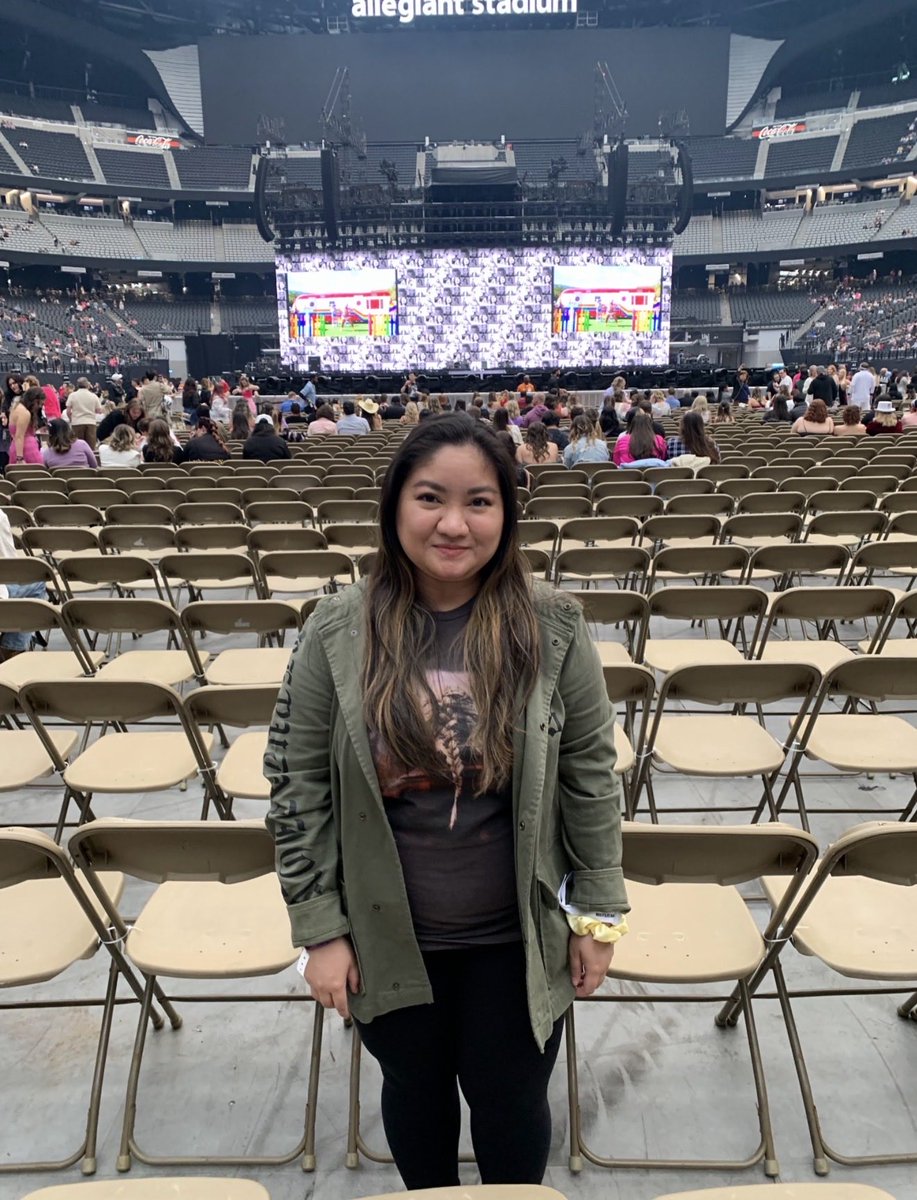 kat 💜 will get Elizabeth Taylor vinyl tweet media