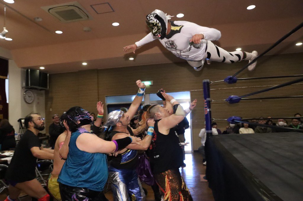 プロレスリング・SECRET BASE tweet media