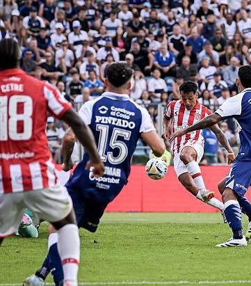 1 a 0 y campeón tweet media