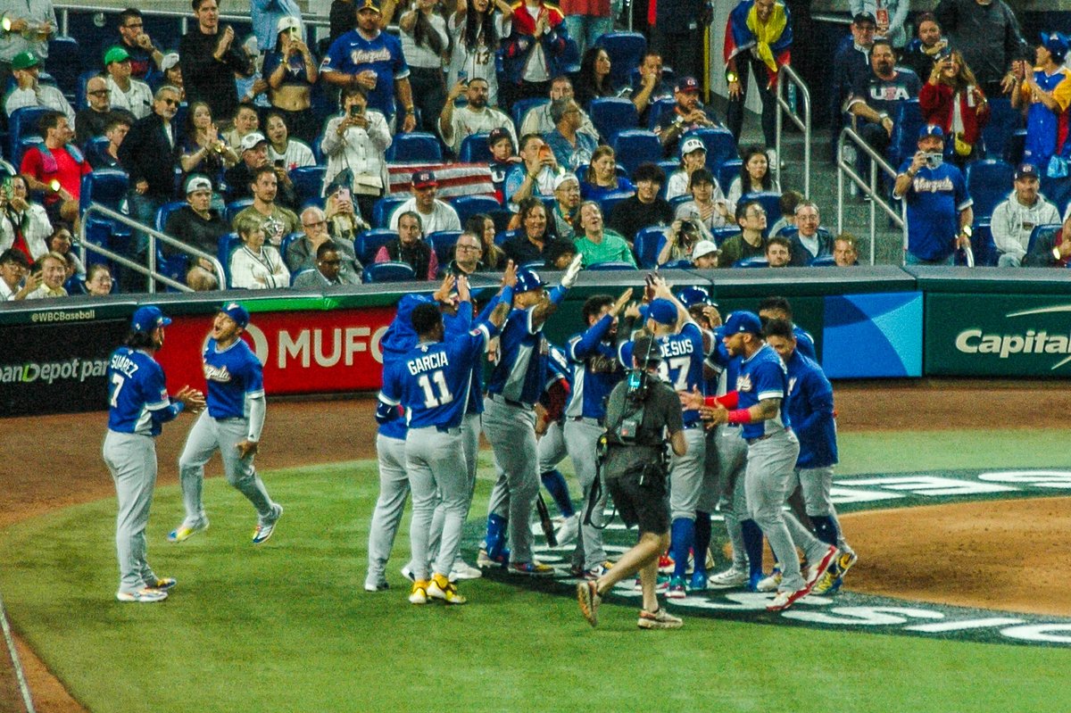 ExtraInningsUK's tweet photo. Wilyer Abreu. Solo shot. Centre field, 414 ft., 106.1 mph. Abreu having a jolly good time as he stretches his legs on his evening walk. 
🇻🇪  2 - 🇺🇸 0 #WorldBaseballClassic #ExpectEverything
@TeamBeisbolVe  @FEVEBEISBOL https://t.co/gYp9sYNsWq