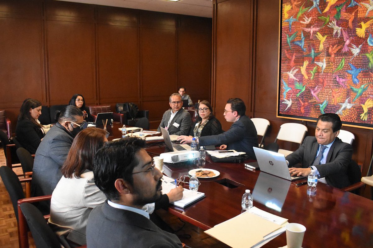 Atendiendo la encomienda de nuestra presidenta <a href="/Claudiashein/">Claudia Sheinbaum Pardo</a>, nos reunimos con el equipo de <a href="/SE_mx/">Economía México</a>. ✨ 

La coordinación interinstitucional es clave para el desarrollo de nuestro país. 🤝🏻 🇲🇽