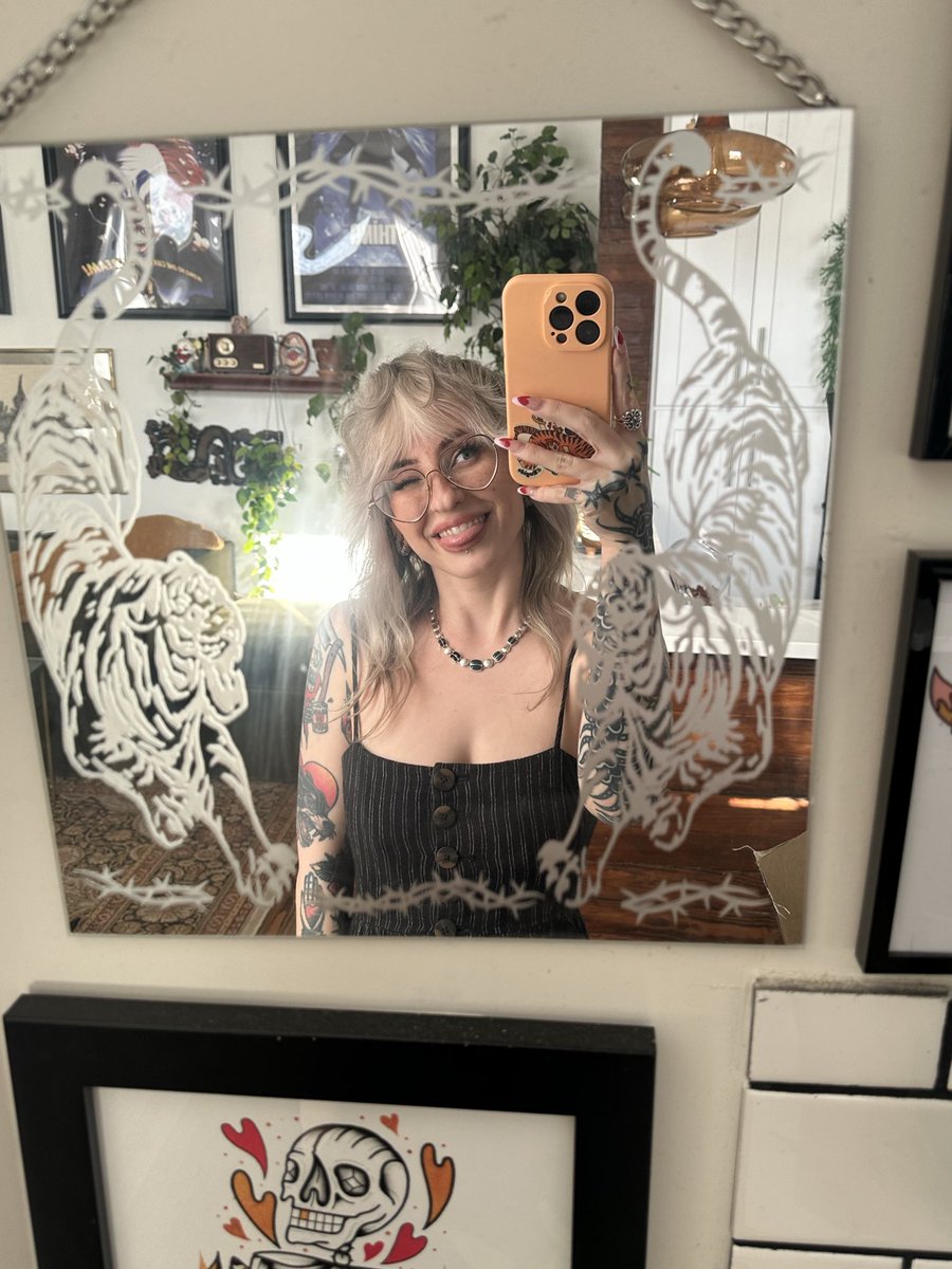 not actually a juggalette 🤡 tweet media