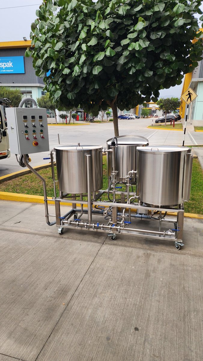 HomebrewerPeru's tweet photo. Hoy sumamos a nuestro espacio una Minibrew PRO 100 LT semi automatizada 🍺⚙️

Es un sistema de 100 litros por lote, con control digital de temperatura y recirculación integrada, que permite trabajar con mayor precisión, consistencia y control en cada etapa del proceso.

La automatización parcial mantiene intervención en puntos clave, pero eleva el estándar operativo hacia un nivel más profesional dentro de una escala compacta.

Un paso más en cómo entendemos y ejecutamos el proceso cervecero.

#Brewing #ProcessControl #CraftBeer #FoodTech #Automation #Minibrew