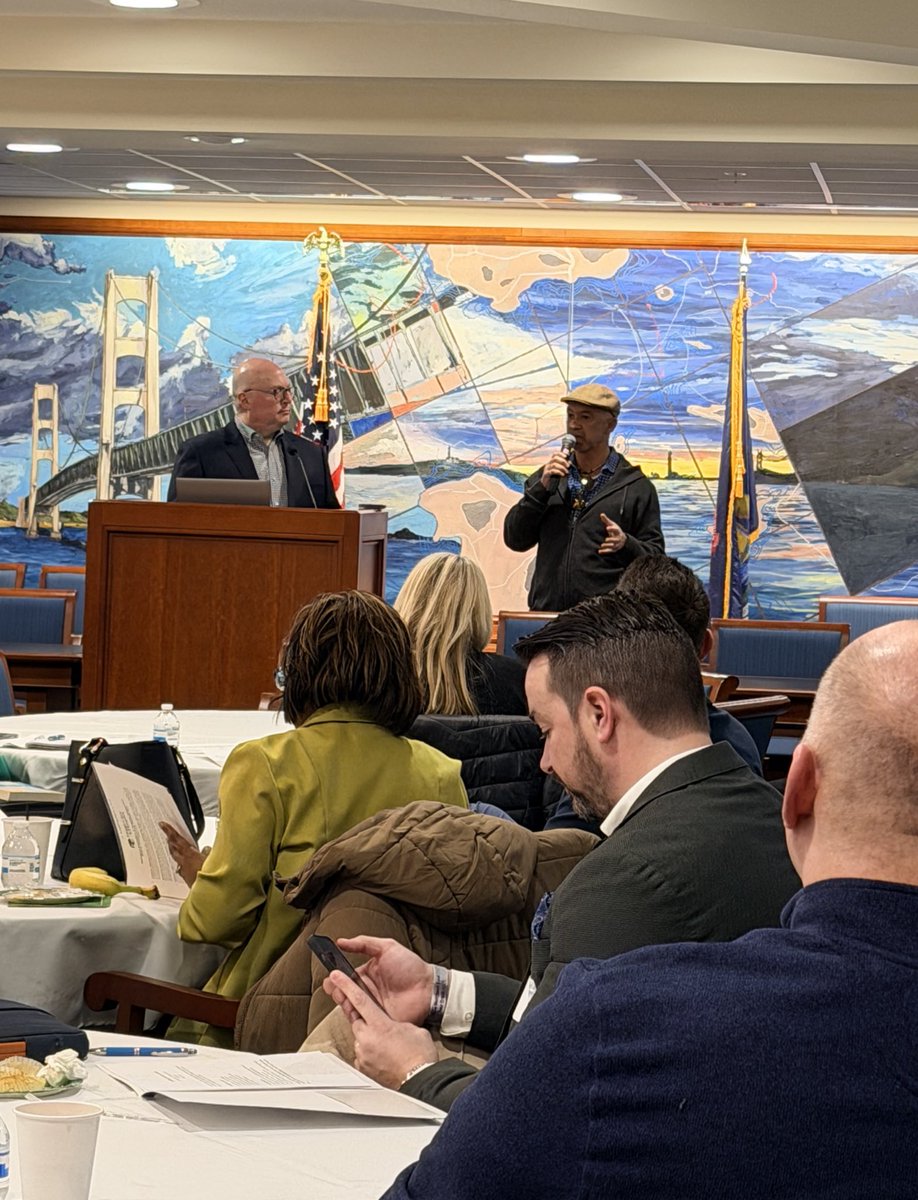 Baldly Bipartisan tweet media