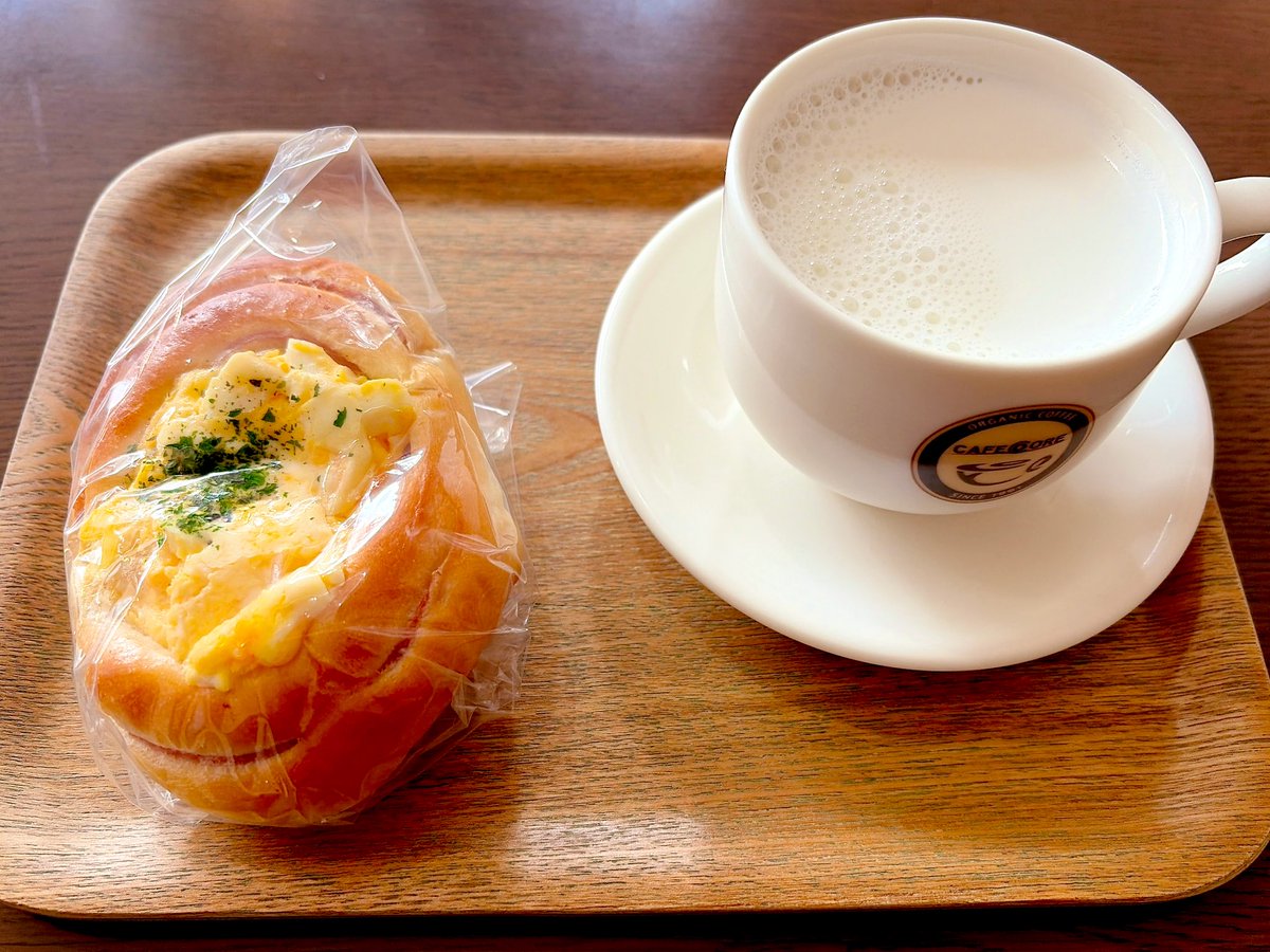 nazu72's tweet photo. 月に一回の点滴の日。
今日は別の科の受診もあって、注射も。
採血してから、注射をしてもらって、採血結果が出るまで時間があるので、いつもの院内のカフェで朝ごはんして(たまごロールとホットミルク)、診察してもらって、点滴にたどり着く。
毎月のことながら、先生や看護師さんに感謝です。 https://t.co/egZkcc3dPU