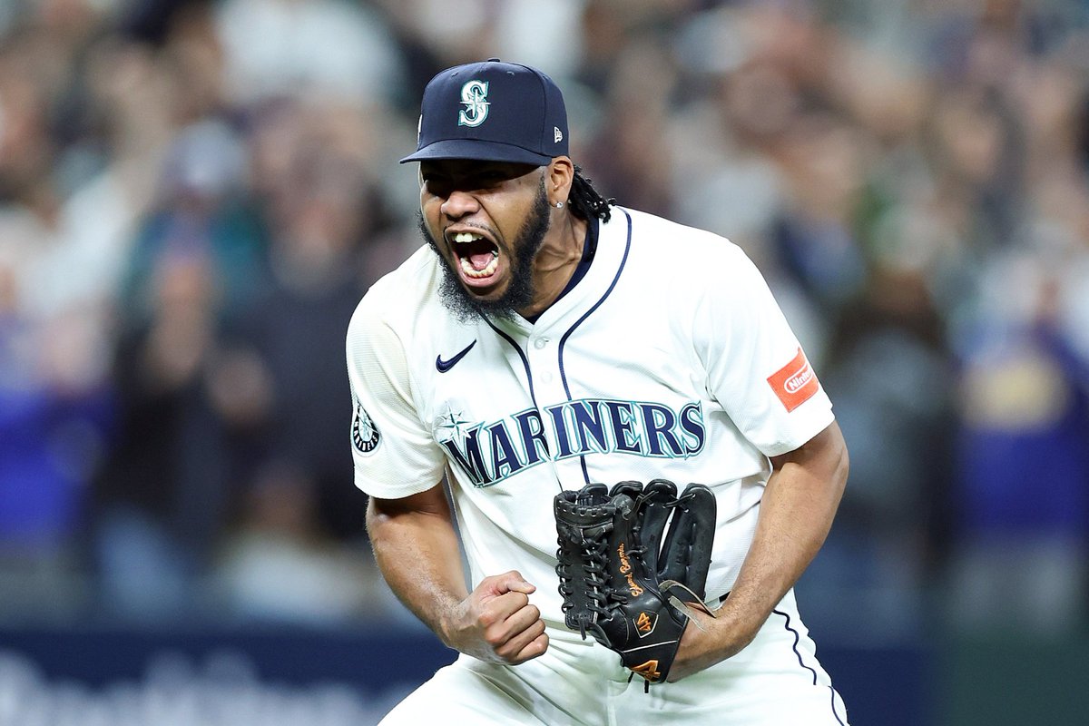 ly 🌧️⚾ tweet media