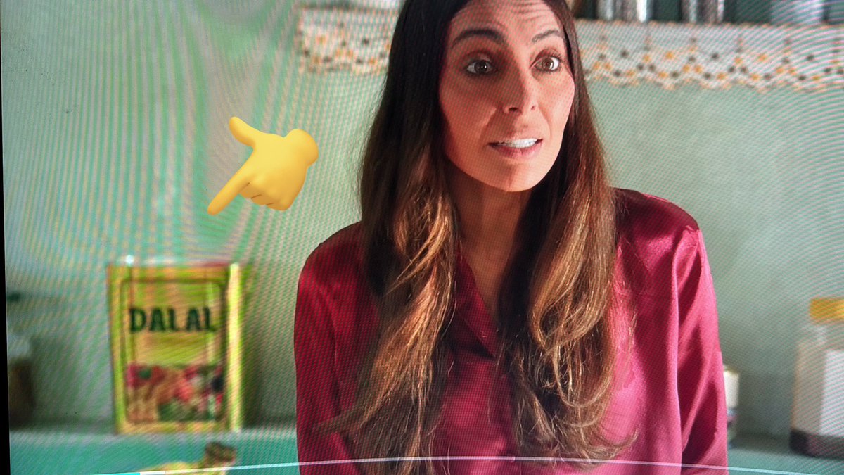 #الغميضة الحلقة الاخيرة تصورت بعشوائية زيت دلال ظهر عام 81 وعلى اساس هم بالسبيعنات واصلا زيت دلال شعاره جديد ، ليلى عبدالله في ذراعها تاتو وفي السبعينات البنات الخليجيات ماكانوا يسوون تاتو ابداً كان غطوه ع الاقل احسهم كانوا مو منتبهين لشيء يبون يخلصون وخلاص