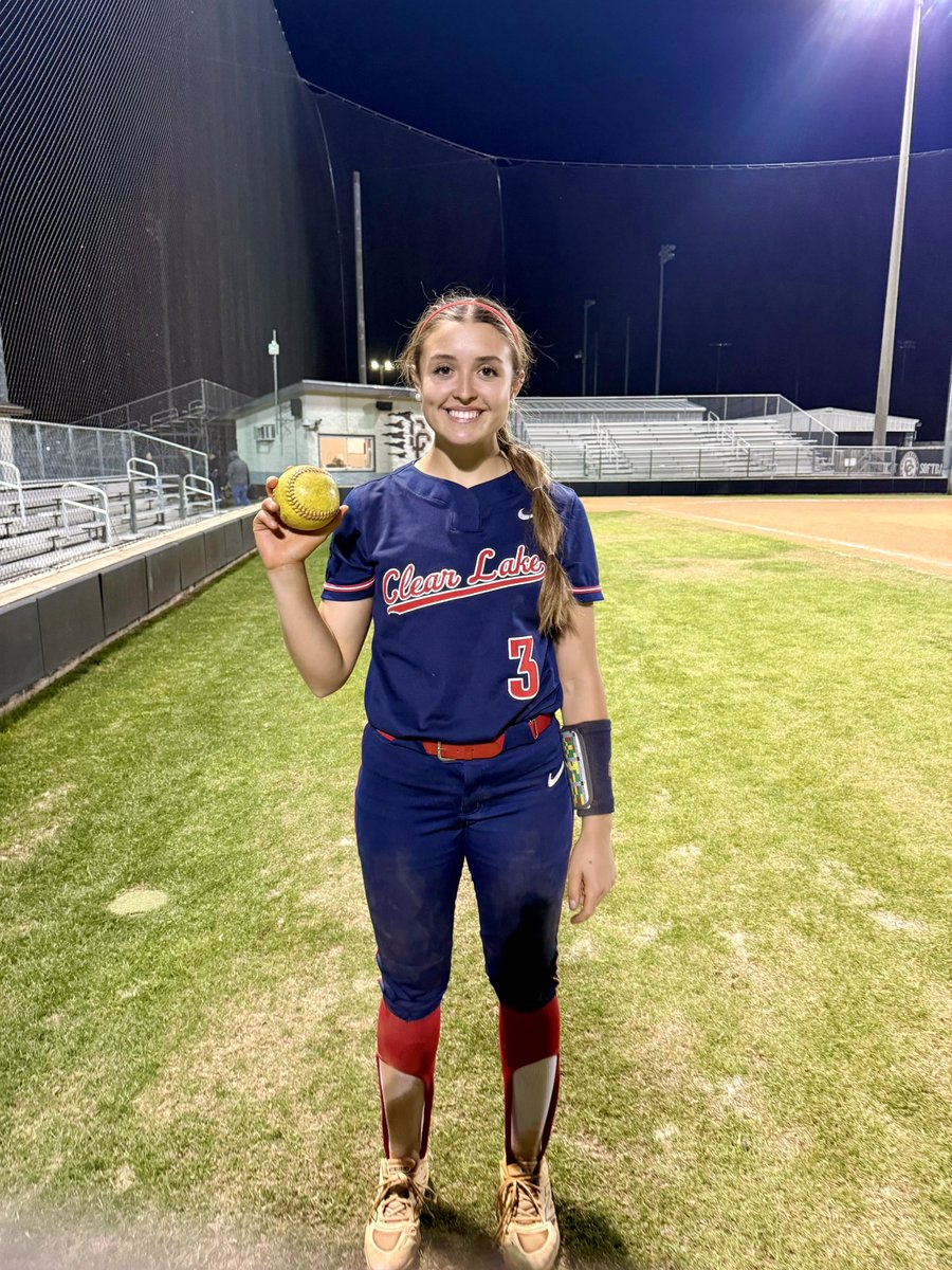 lake_softball's tweet photo. That’s a PROGRAM SWEEP over Creek 🧹🧹🧹

📣 JV 12-0 win 
📣 Varsity 10-8 win 

And Bella Fails with another huge 3 run bomb! 💣

LETS GO LAKE! 🆑🥎 https://t.co/zKhLRO2I4J
