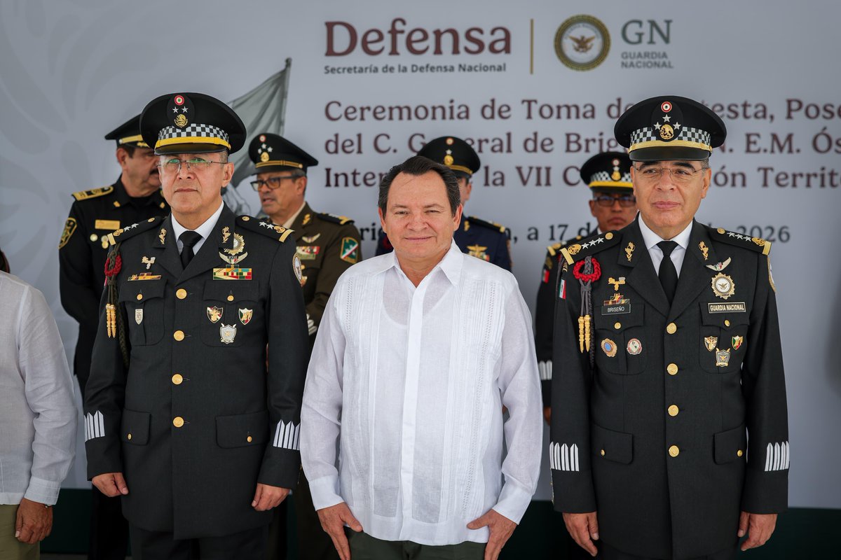 huachodiazmena's tweet photo. Asistimos a la toma de protesta, posesión del cargo y protesta de bandera del general de brigada de Guardia Nacional Estado Mayor, Óscar Rentería Schazarino, como coordinador interino de la VII Coordinación Territorial de la Guardia Nacional.

Reafirmamos la coordinación entre autoridades para garantizar la seguridad y proteger a las familias yucatecas.