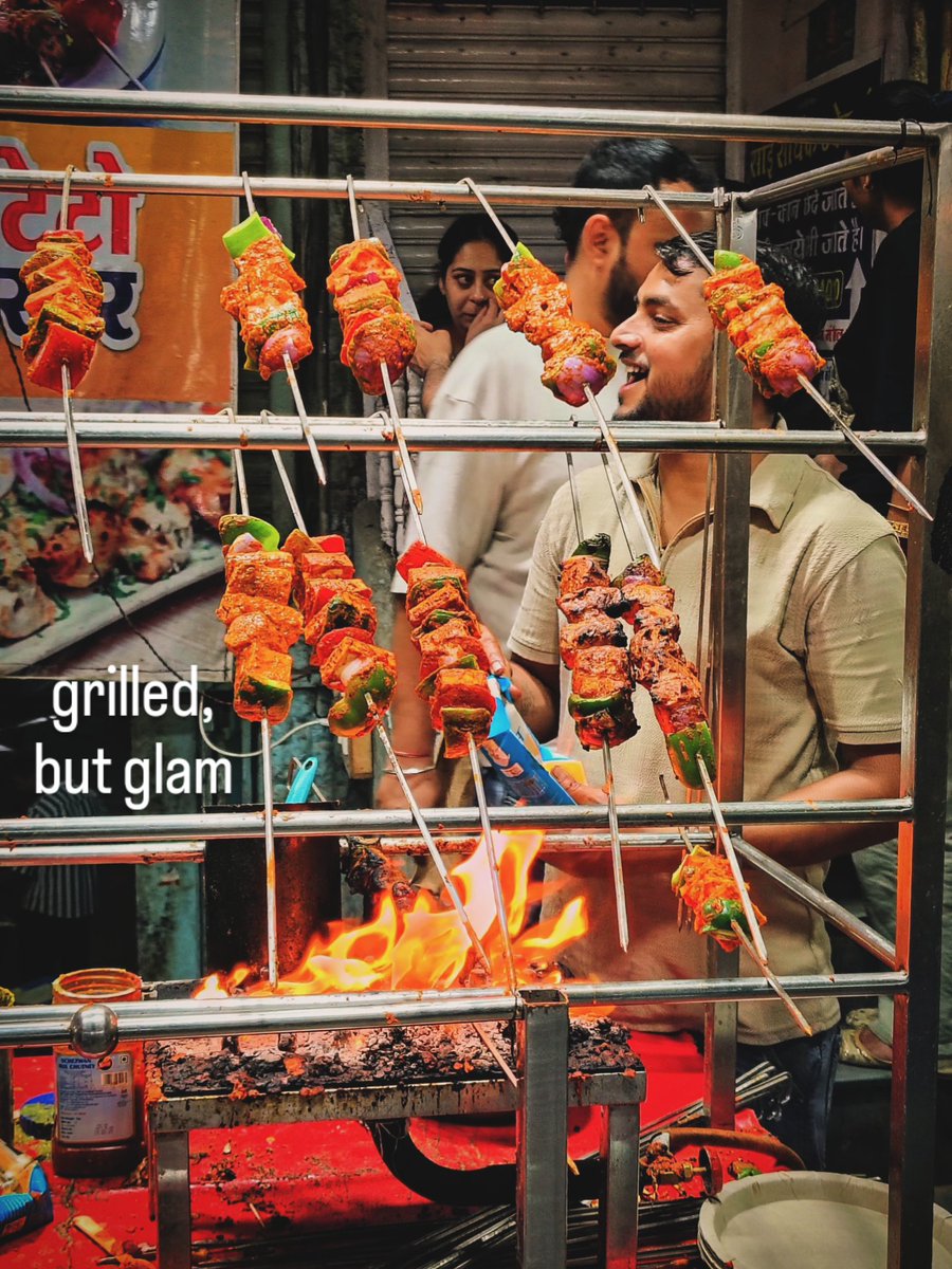 horek_rokom's tweet image. Sarafa hopping, while exploring Indore outdoors the nightlife of Sarafa is quite a talking point, recently buzzed on the internet and truly worth checking out..

Full album here 🔗 
instagram.com/p/DV3oY0CgK_t/…

the delicacy alley 🍽️🍛 
#sarafaindore #walkthrough