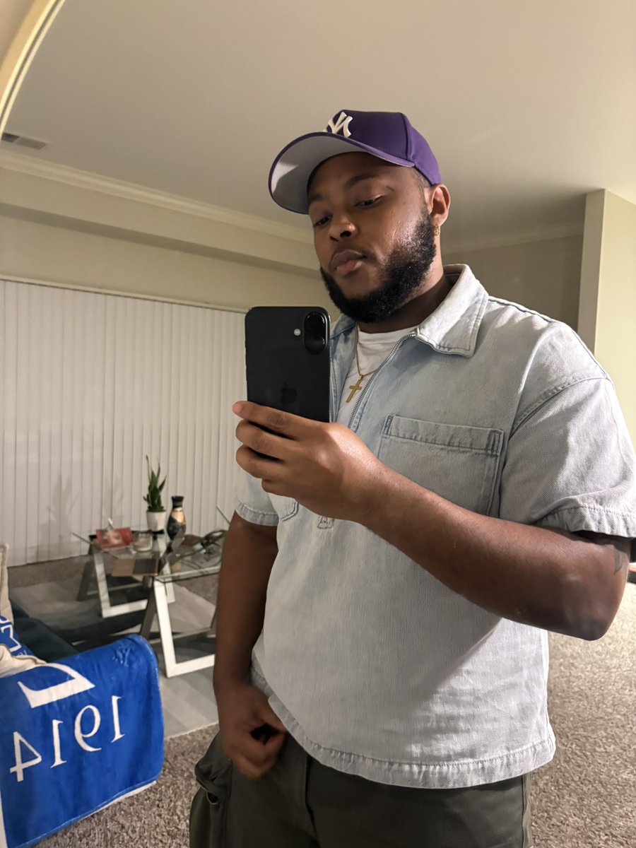 KvngMar_1's tweet image. 🙂love a good stocky build #big