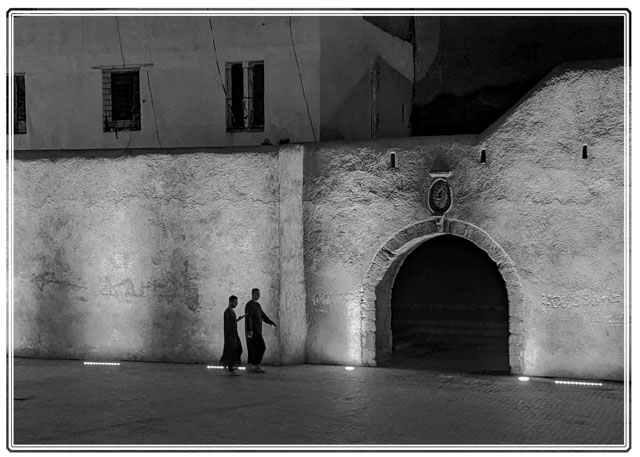 photos_dsmith's tweet image. Two #men walking home from evening prayers at the local #Mosque through the #oldtown. Shot in #blackandwhite using #Nikon, the #light makes them #silhouette the sandstone buildings #streetphoto #street #photography #nightphotography. See more #photos at darrensmith.org.uk